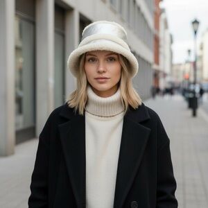 NWT Jocelyn Women’s Faux Shearling Metallic Bucket Hat‎ REVOLVE Winter Gift